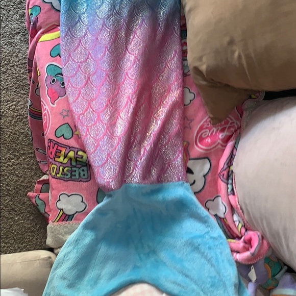 Mermaid tail blanket - Picture 2 of 3